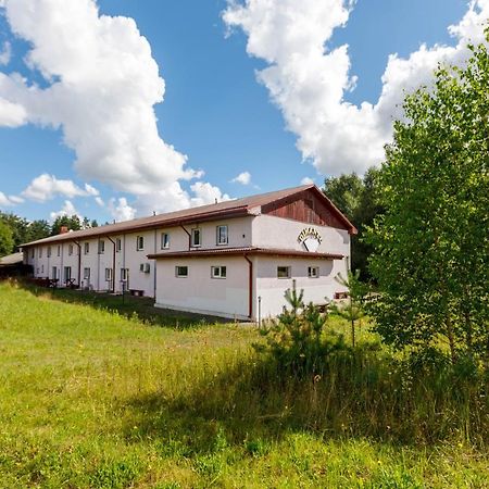 Hotel Viesu Nams “Dimantu Ferma” à Ikšķile Extérieur photo