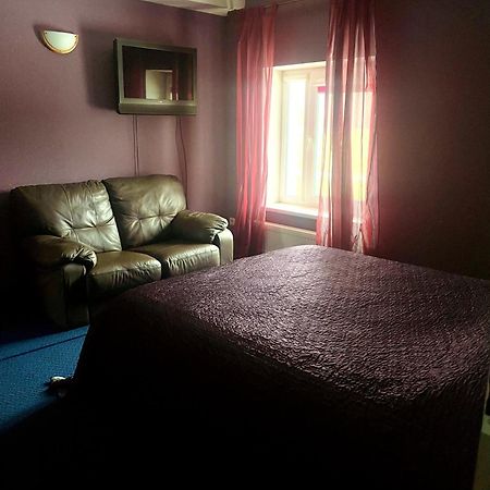 Hotel Viesu Nams “Dimantu Ferma” à Ikšķile Extérieur photo