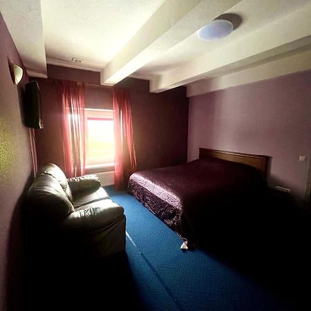 Hotel Viesu Nams “Dimantu Ferma” à Ikšķile Extérieur photo