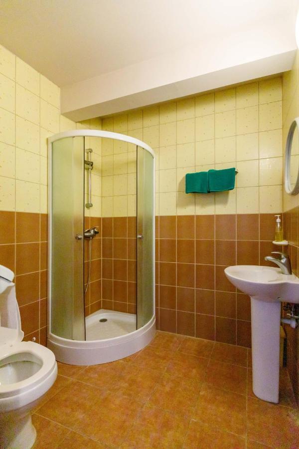 Hotel Viesu Nams “Dimantu Ferma” à Ikšķile Extérieur photo