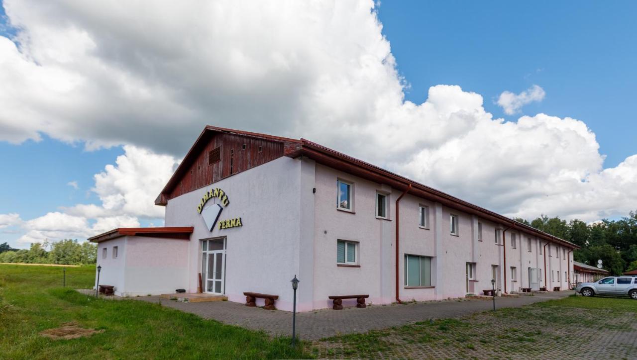 Hotel Viesu Nams “Dimantu Ferma” à Ikšķile Extérieur photo