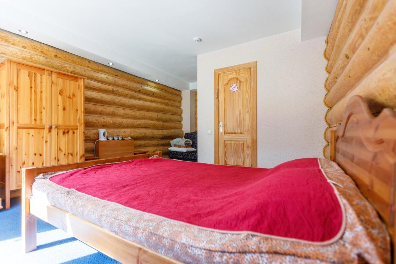 Hotel Viesu Nams “Dimantu Ferma” à Ikšķile Extérieur photo