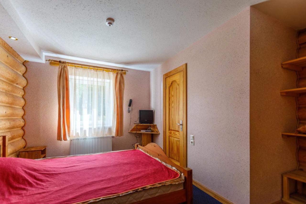 Hotel Viesu Nams “Dimantu Ferma” à Ikšķile Extérieur photo