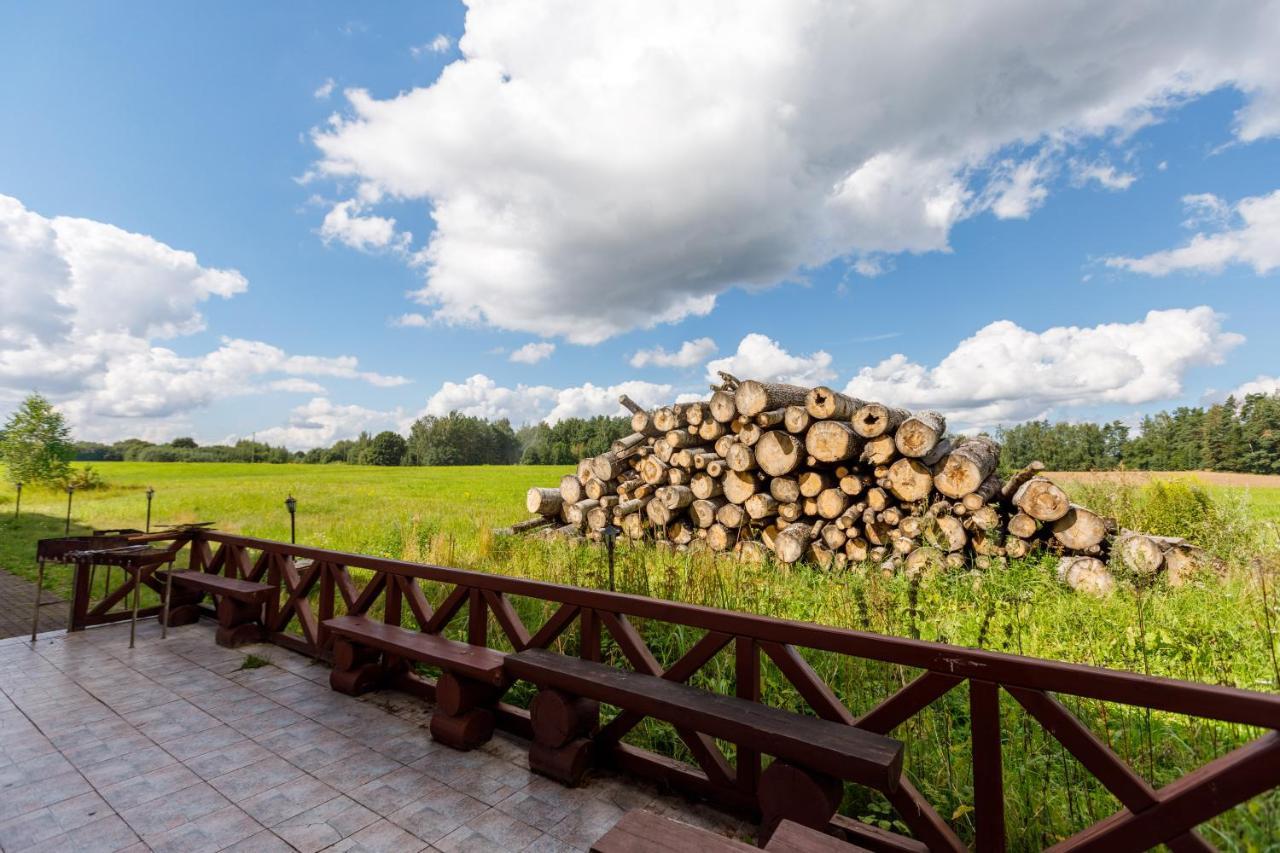Hotel Viesu Nams “Dimantu Ferma” à Ikšķile Extérieur photo