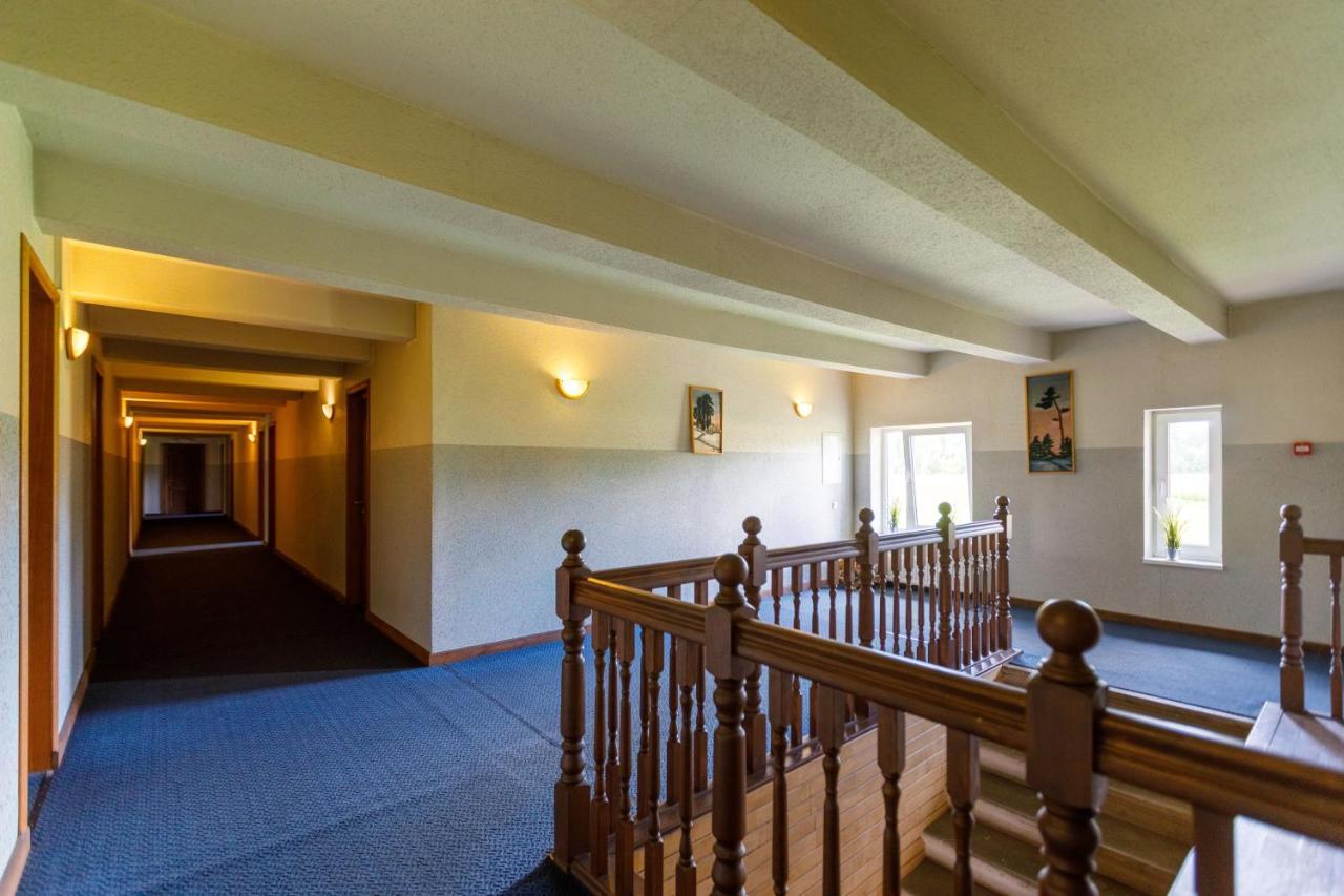 Hotel Viesu Nams “Dimantu Ferma” à Ikšķile Extérieur photo