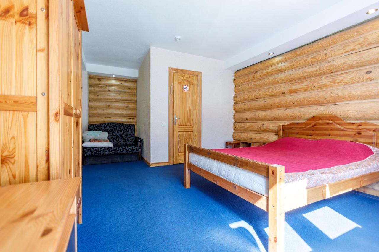 Hotel Viesu Nams “Dimantu Ferma” à Ikšķile Extérieur photo