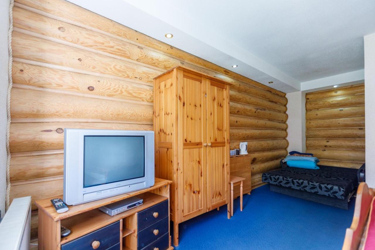 Hotel Viesu Nams “Dimantu Ferma” à Ikšķile Extérieur photo