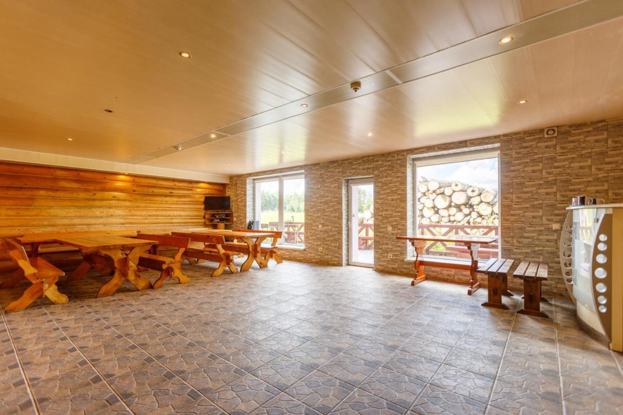 Hotel Viesu Nams “Dimantu Ferma” à Ikšķile Extérieur photo