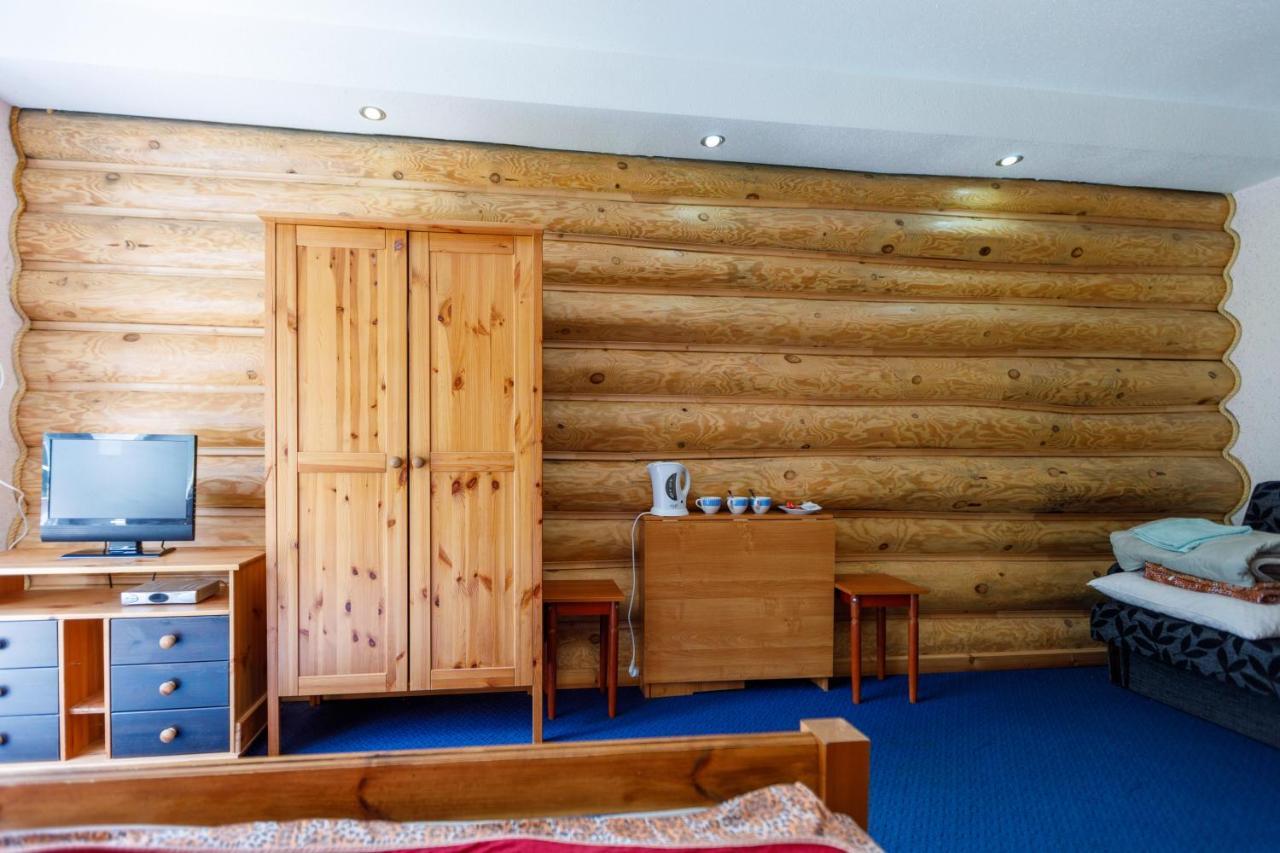 Hotel Viesu Nams “Dimantu Ferma” à Ikšķile Extérieur photo