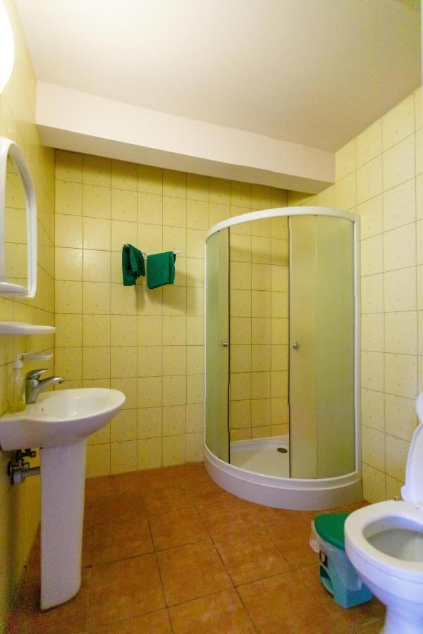 Hotel Viesu Nams “Dimantu Ferma” à Ikšķile Extérieur photo