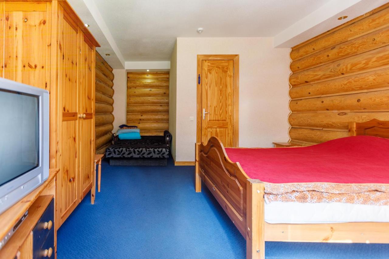 Hotel Viesu Nams “Dimantu Ferma” à Ikšķile Extérieur photo