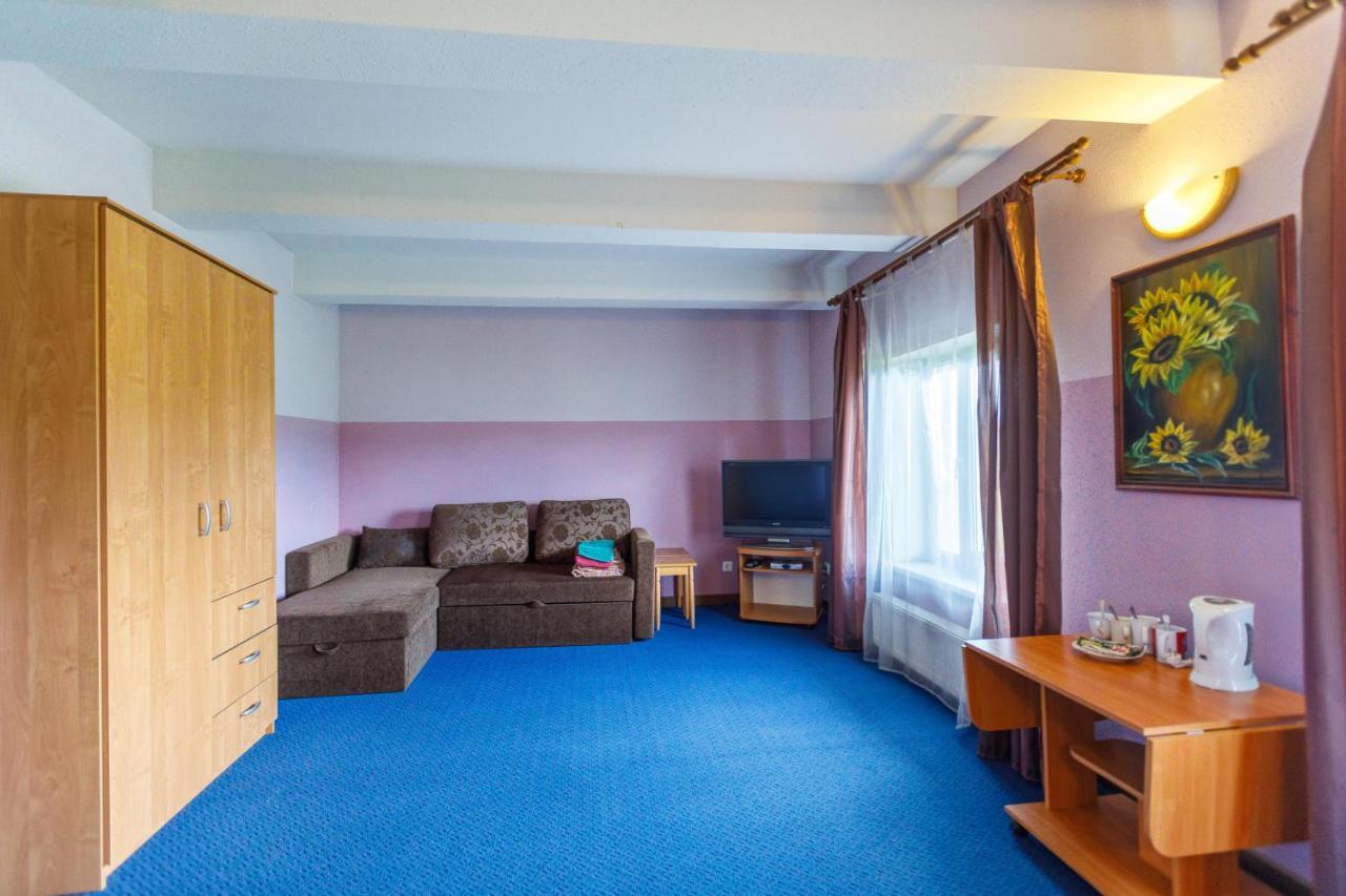 Hotel Viesu Nams “Dimantu Ferma” à Ikšķile Extérieur photo
