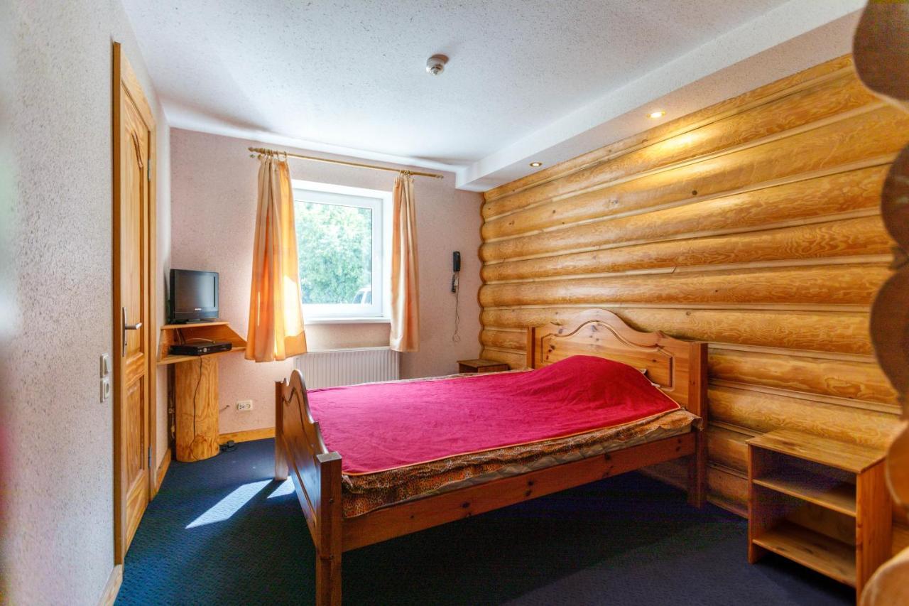 Hotel Viesu Nams “Dimantu Ferma” à Ikšķile Extérieur photo