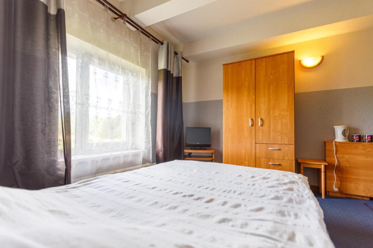 Hotel Viesu Nams “Dimantu Ferma” à Ikšķile Extérieur photo