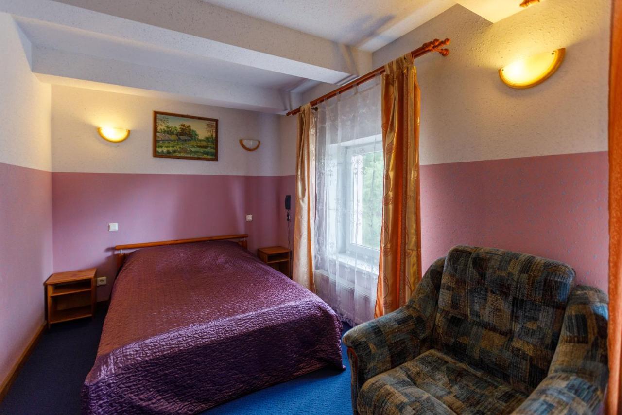 Hotel Viesu Nams “Dimantu Ferma” à Ikšķile Extérieur photo