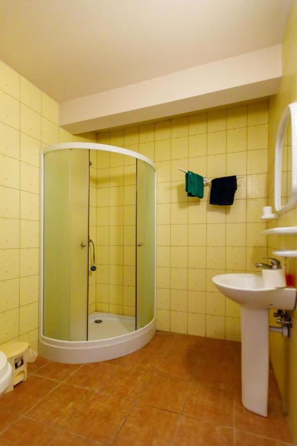 Hotel Viesu Nams “Dimantu Ferma” à Ikšķile Extérieur photo