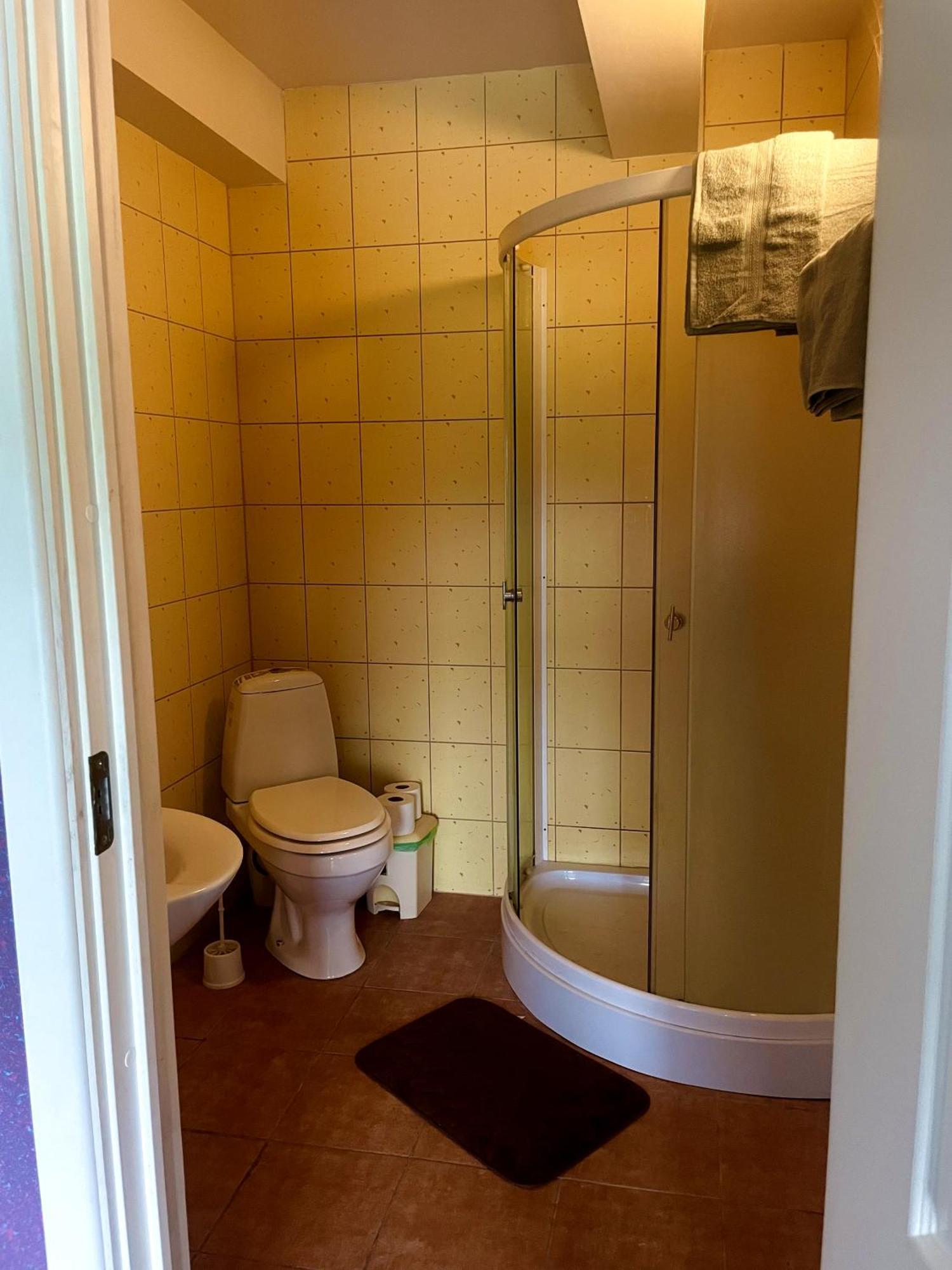 Hotel Viesu Nams “Dimantu Ferma” à Ikšķile Extérieur photo