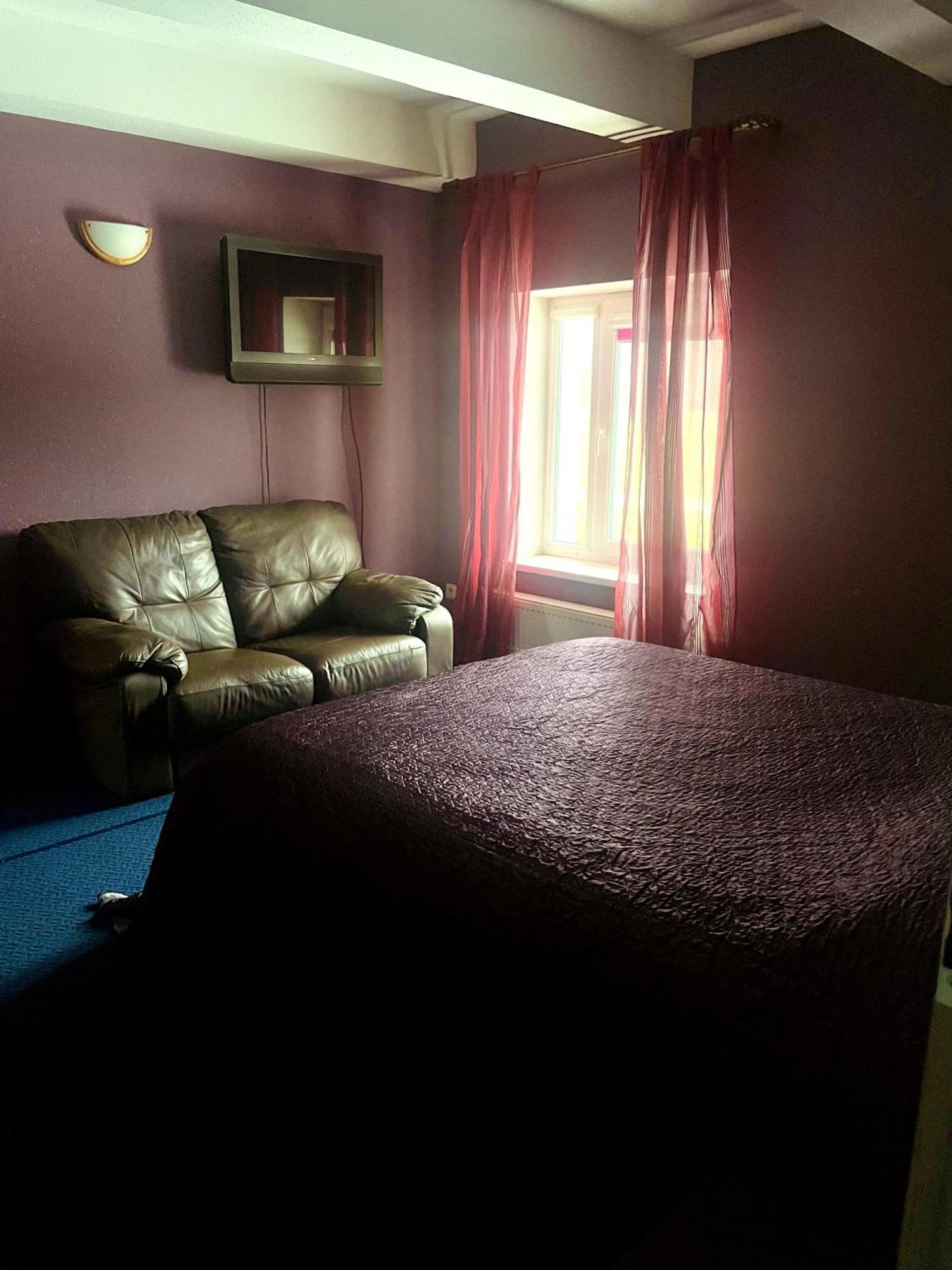 Hotel Viesu Nams “Dimantu Ferma” à Ikšķile Extérieur photo