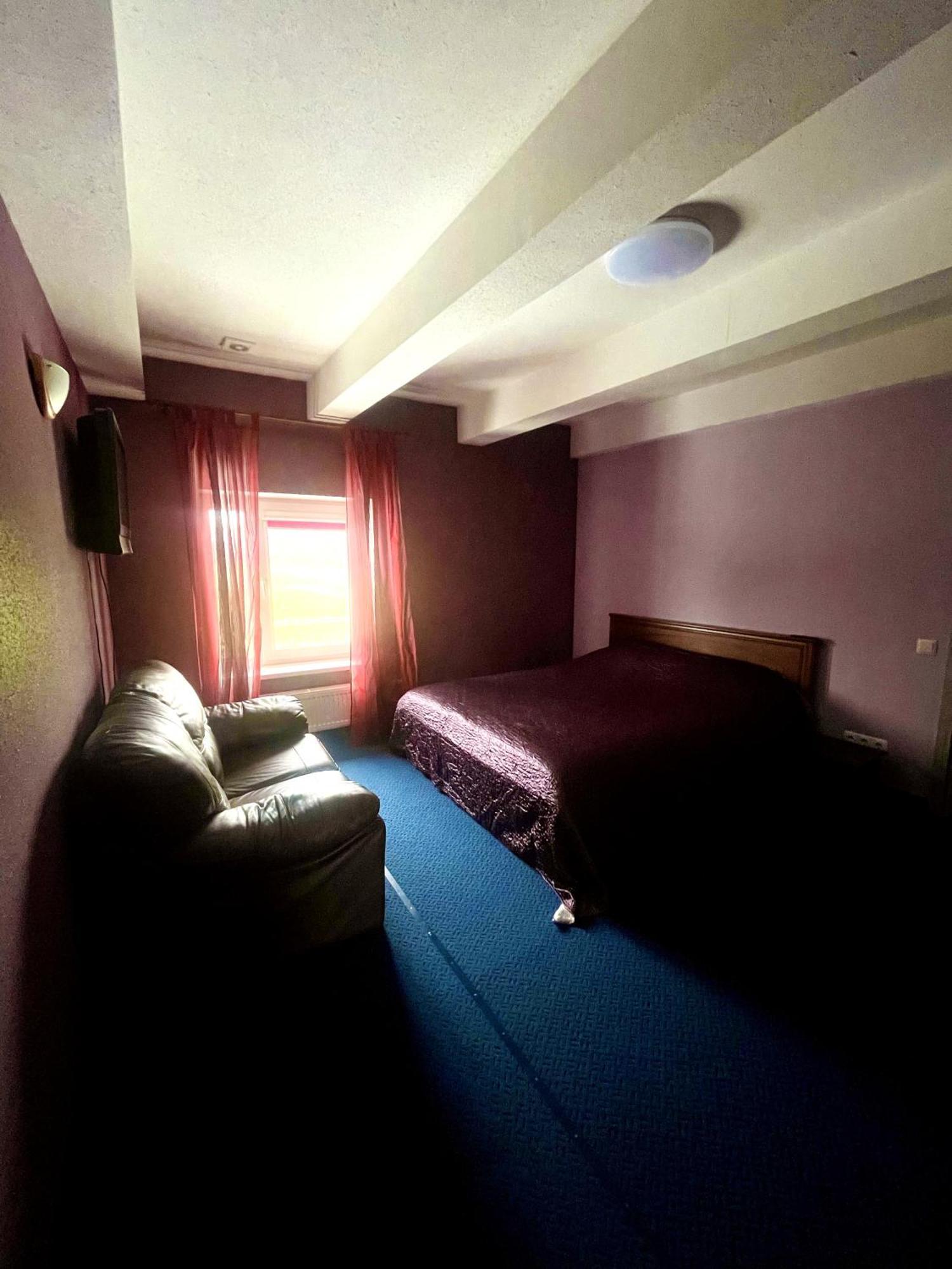 Hotel Viesu Nams “Dimantu Ferma” à Ikšķile Extérieur photo