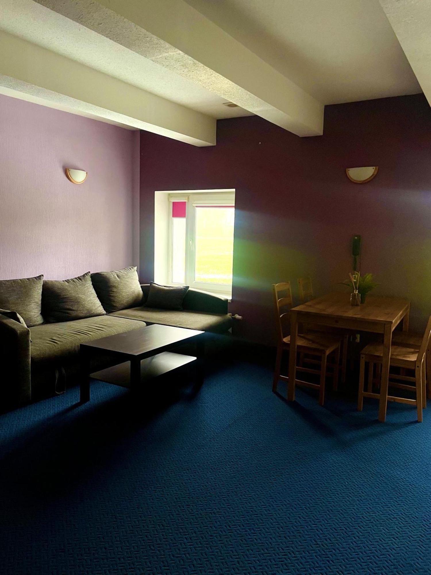 Hotel Viesu Nams “Dimantu Ferma” à Ikšķile Extérieur photo